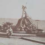 Nel 1925, per valorizzare il legame tra l�Adriatico e gli abitanti, un�influente famiglia del posto fece omaggio ai cittadini della �Fend�ne du Pescat�re�, scultura in bronzo dell�artista giovinazzese Tommaso Piscitelli